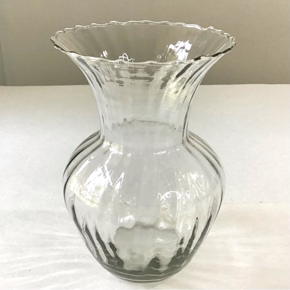 Vintage Clear Glass Vase Ribbed Interior with Rippled Scalloped Ruffle Top 6.5”H - Picture 4 of 7